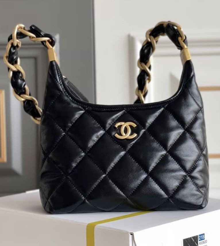 CHANEL 24A diamond check gold buckle leather chain sheepskin cross-body handbag women's black(645)46