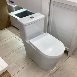 One piece toilet white color Softclose seat tornado flush new in the box fully skirted ready for pick up today