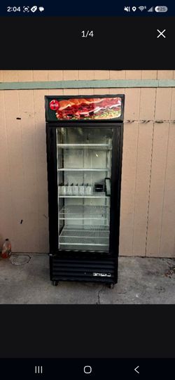 Commercial refrigerator