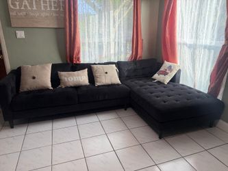 Black Sectional & Matching Accent Chair Set