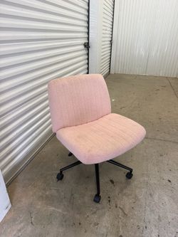 Over sized pink chair