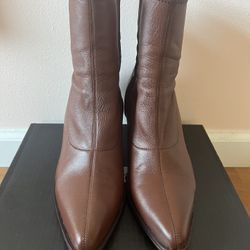Vince Hayek women Stretch-Leather Booties size 8.5. 
