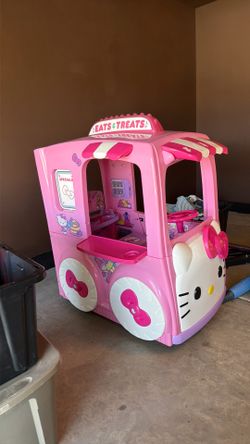Hello Kitty Bus