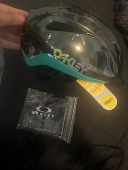 Apro 3 All Road Oakley Bike helmet