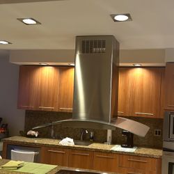 Mint Pre Owned Range Hood 