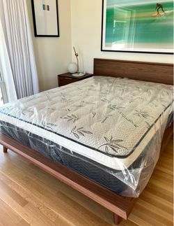 Queen size pillow top mattress