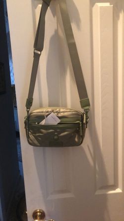 Kurk Geiger Shoulder https://offerup.com/redirect/?o=QmFnLk5ldw==