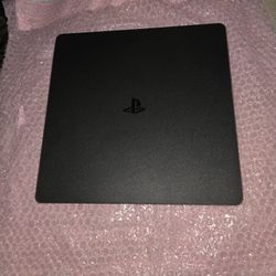 PS4 Plus 2 Controllers Nd a Installed Game