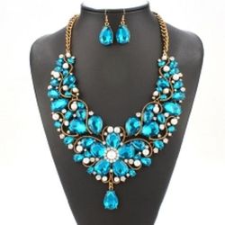 Really beautiful and great design necklace set with earing