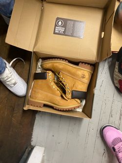 Timberland size 9 Classic Wheat Nubuck Boots