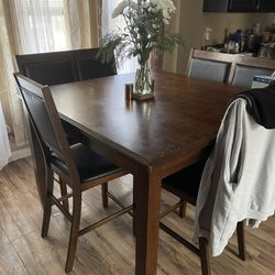 Dining/Breakfast Area table