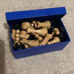 Beautiful Ebony/ Poplar Wood Chess Set 