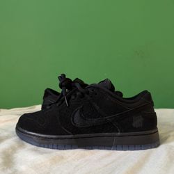 Nike Dunk Low Undefeated Size 7