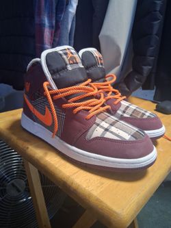 Boys nike shoes size 6
