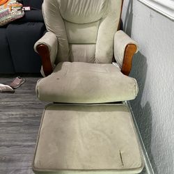 Cushion chair and Leg Room