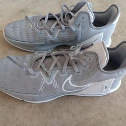 SIZE 18 MENS NIKE SHOES