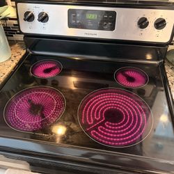 Frigidaire Electric Stove/Oven 