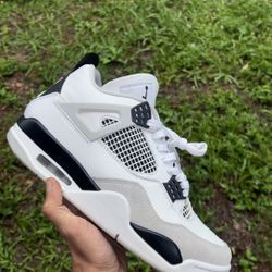Jordan Retro 4 Military Black Size 9 9.5/10
