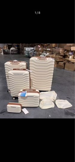 Brand New! 8-Piece Luggage Set – White ✨ Travel in style with this beautiful 8-piece luggage set! 🧳✈️