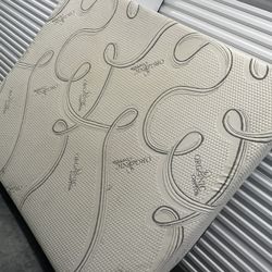 Queen Size organic cotton mattress, featuring a quilted top cover with a distinctive swirl pattern