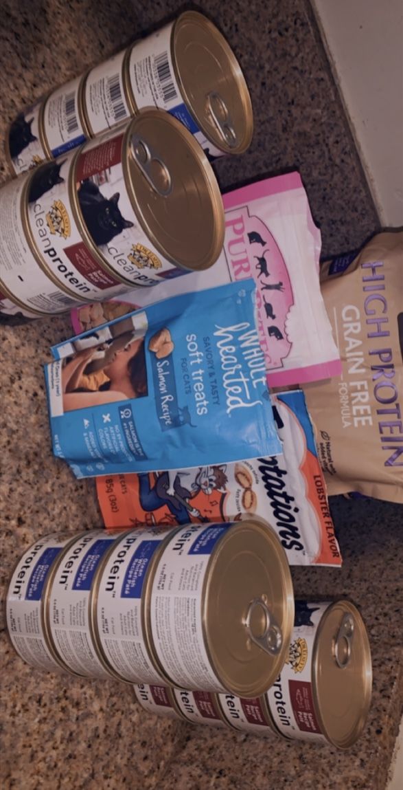 Cat food. Taking reasonable offers. Long Beach READ DESCRIPTION