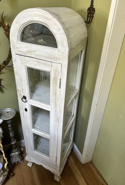 Arched Slim Vitrine/curio