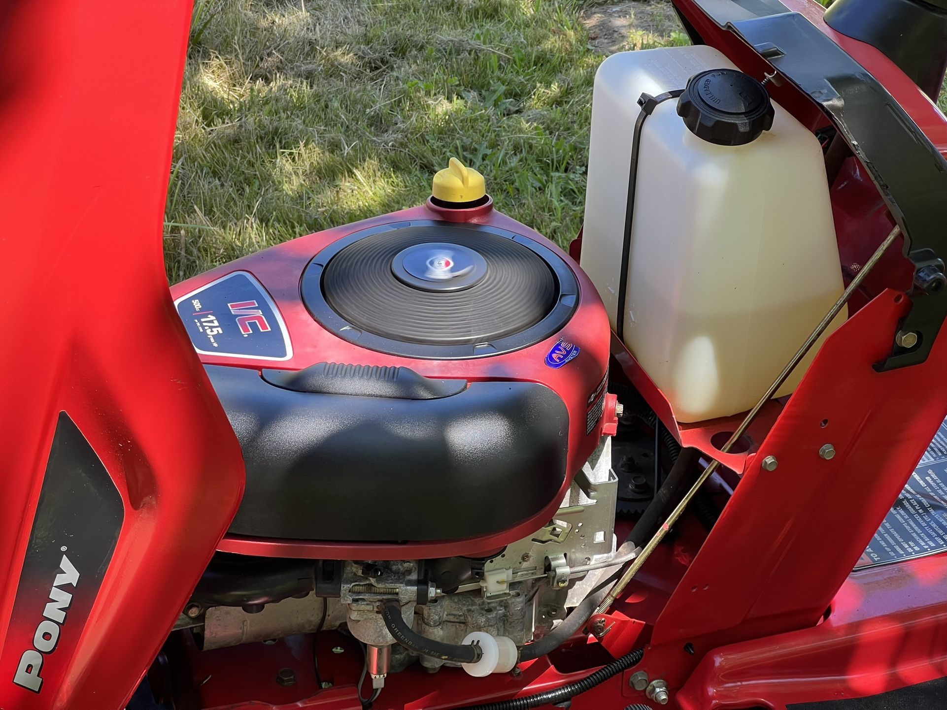 2021 Riding Lawn Mower Tractor 20 HORSE POWER 7 Speed 42” Deck Troy Bilt Pony