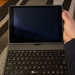 iPad With Case And Keyboard