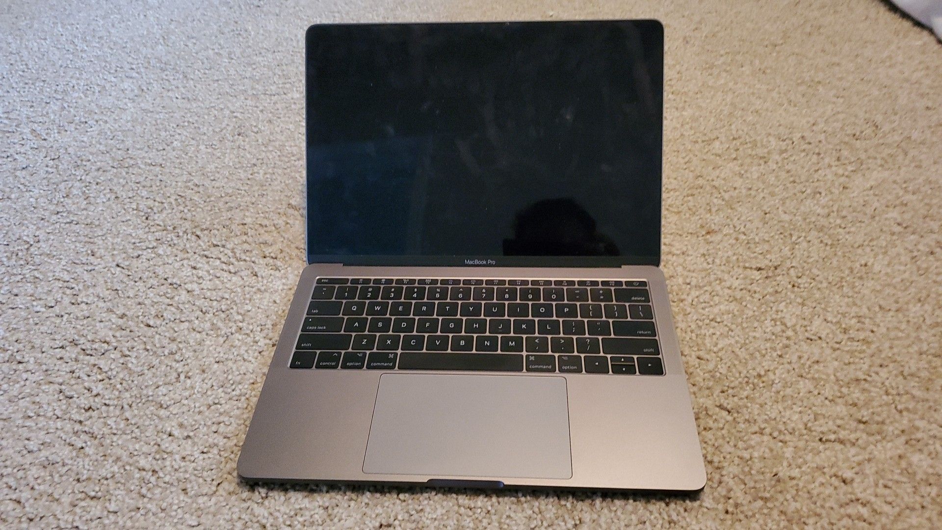 MacBook Pro 2017 13.3 inch 121GB