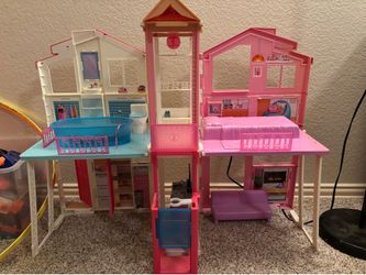 Barbie Dreamhouse 3-story townhouse Mattel DLY32 - Working Elevator & Furniture Included