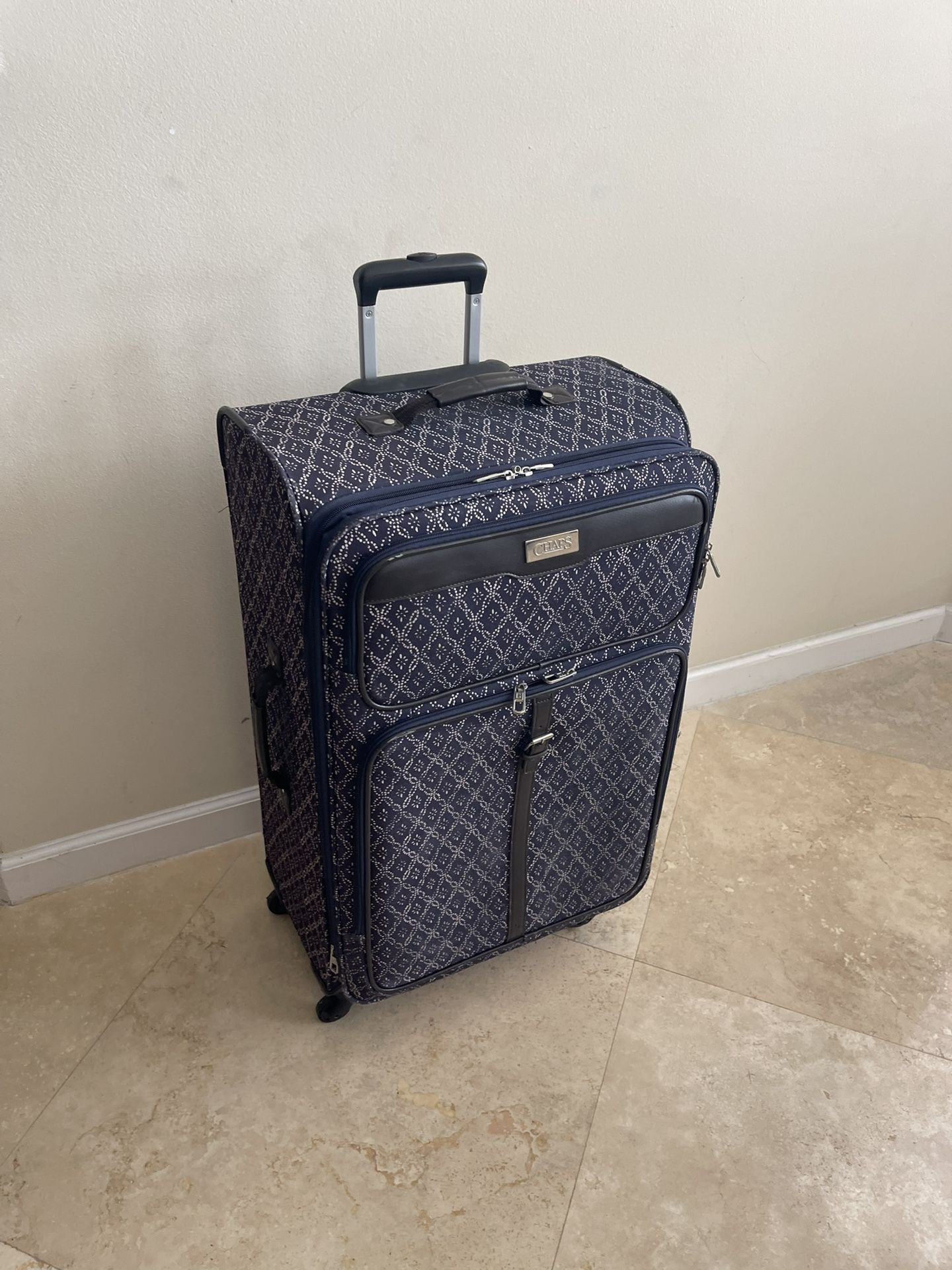 Medium Suitcase - LIKE NEW - SUPER CLEAN