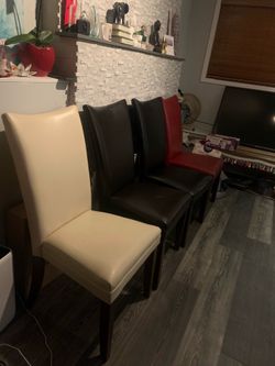 4  free chairs. Pick up in federal way.