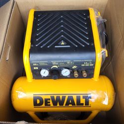 Dewalt 4.5 Gallon Air Compressor 