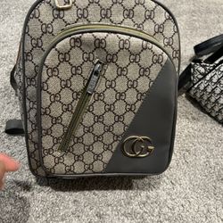 Gucci gg supreme small backpack 