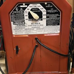 Lincoln  225 AMP.  ARC welder  And Book
