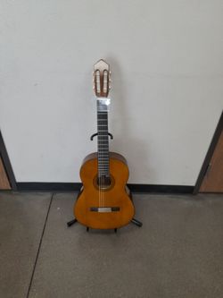 YAMAHA C40 Acoustic Guitar