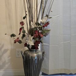 Beautiful Vase Flowers Arrangement 
