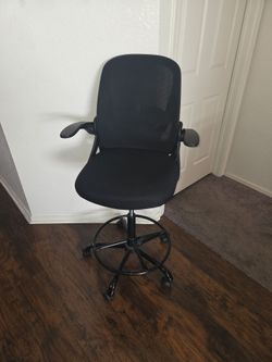 $80
Pub-Height Adjustable Drafting Chair