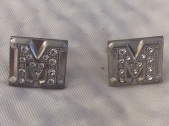Initialized Cufflink set