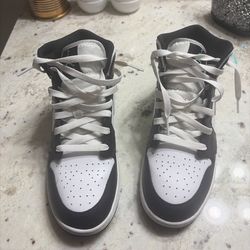 Jordan 1 Mid Green Glow