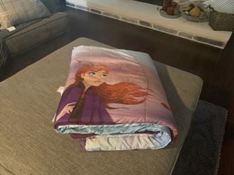 Elsa twin reversible bed blanket $15