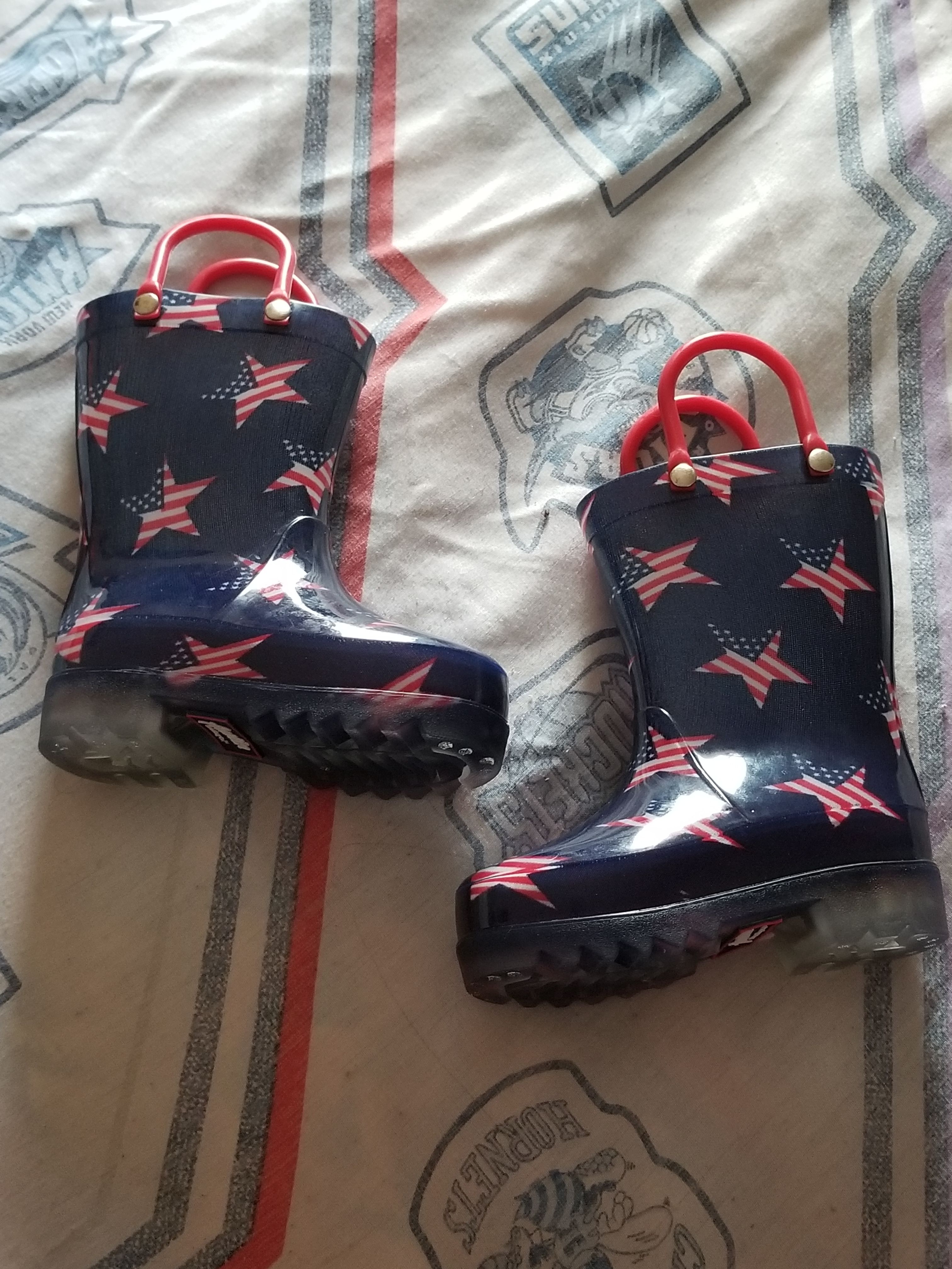 Light up rain boots