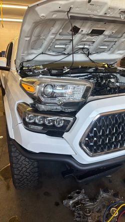2019 Toyota Tacoma passenger head light