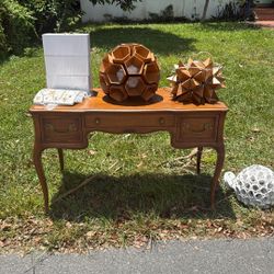 Curb Alert: Free/Gratis Desk, Lamps, Mitre Saw 