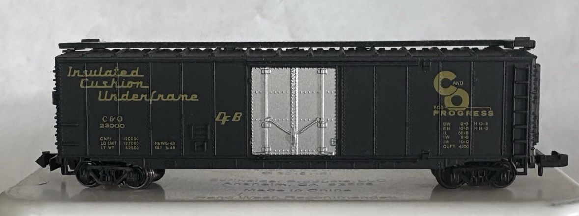 Bachmann N-Scale Box Car C&O #23000 50' Single door Insulated Cushion Underframe
