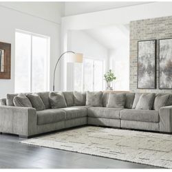 Brand New Comfy Ashley’s Lindyn Fog Modular Sectional Set 