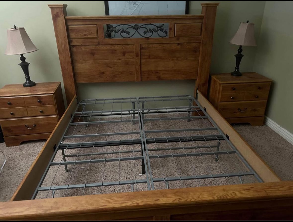 Real Wood!! 7 Pieces Bedroom Furniture.