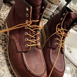 Men’s Red Wings Moc Toe Boots Size 10 