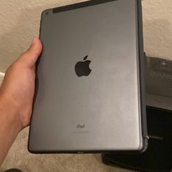 iPad 7th Generation With Keyboard 