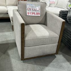 Thomasville Cleo Swivel Accent Chair 